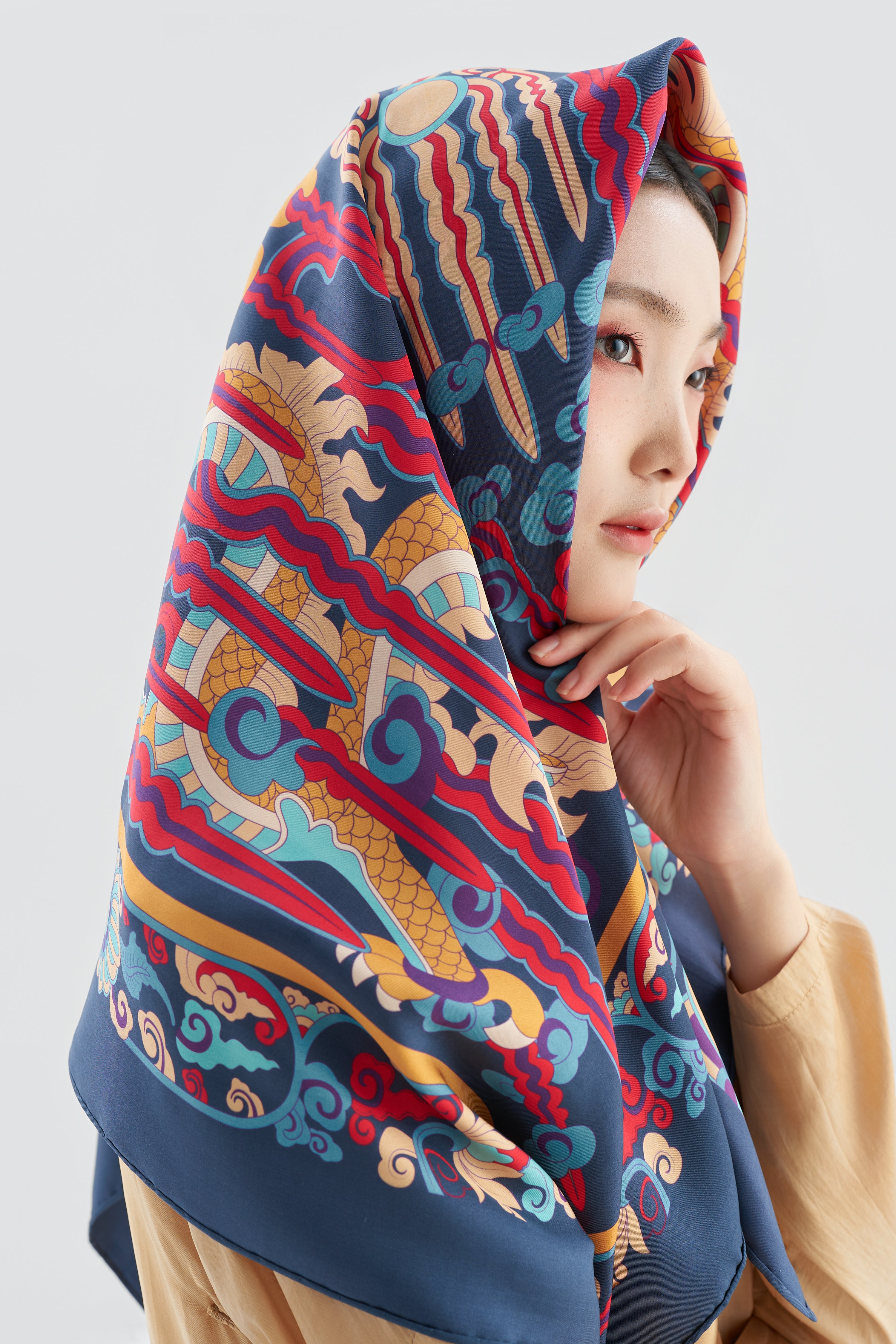 The Dragon Pearl silk scarf - Navy - Size 90x90 cm