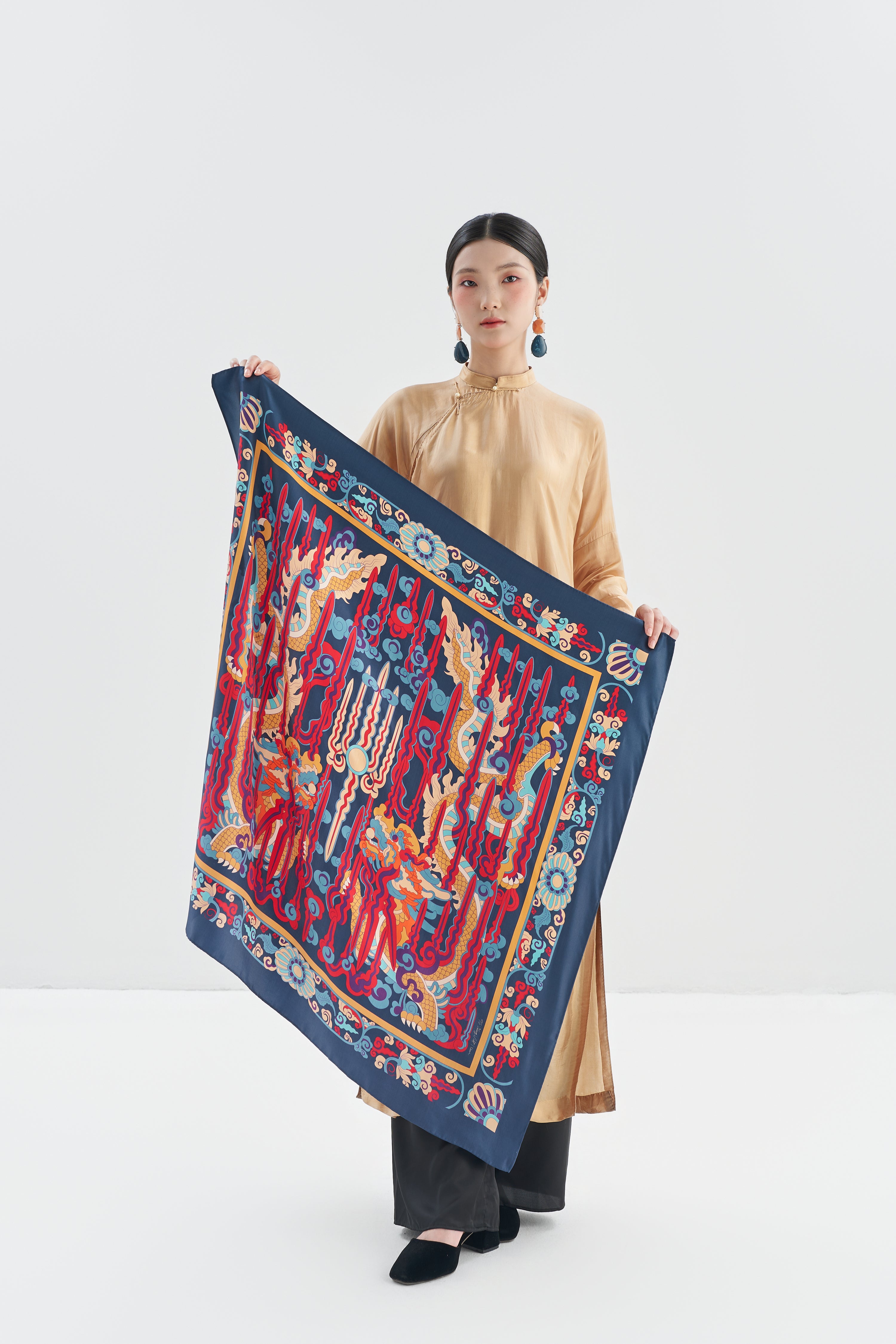 The Dragon Pearl silk scarf - Navy - Size 90x90 cm