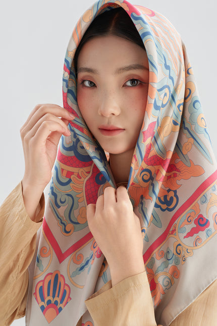 The Dragon Pearl silk scarf - Cream - Size 90x90